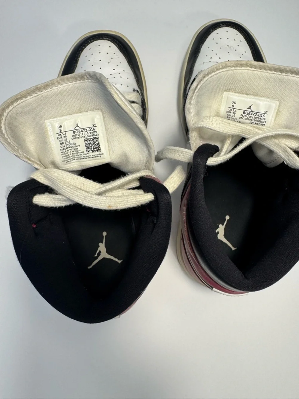 Nike Air Jordan 1 Mid GS Black White Red 6.5Y Youth   Womens 8 BQ6472-016